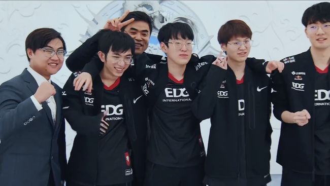 也会依据球 也会依据球